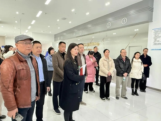 武侯區(qū)多部門領(lǐng)導聯(lián)合考察調(diào)研瑞方人力運營的武侯區(qū)人力資源市場 第1張