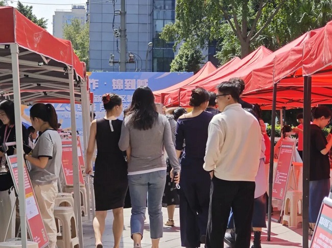 “家門口”的一站式服務(wù)！瑞方人力助力打造火車南站街道錦官新城社區(qū)特色就業(yè)IP 第1張