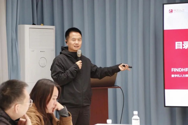 深入一線聽民意!成都市人大代表龔曉鷗在火車南站街道開展就業(yè)指導(dǎo)專題分享活動(dòng) 第2張 深入一線聽民意!成都市人大代表龔曉鷗在火車南站街道開展就業(yè)指導(dǎo)專題分享活動(dòng) 第2張